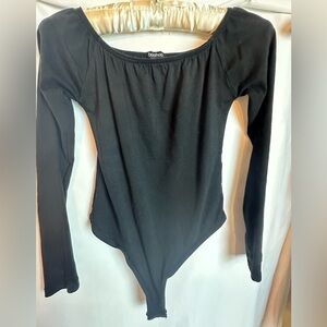 2 pack- Boohoo Winter White and Black Long Sleeve Ladies Bodysuit